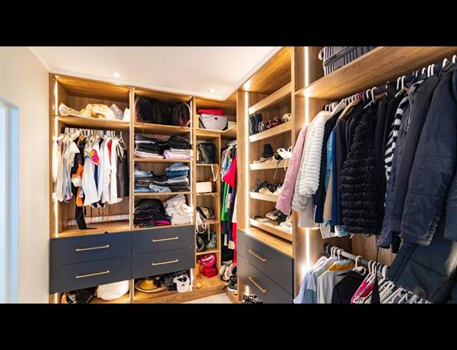 4 BEDROOM HOUSE FOR SALE IN MIDSTREAM HEIGHTS